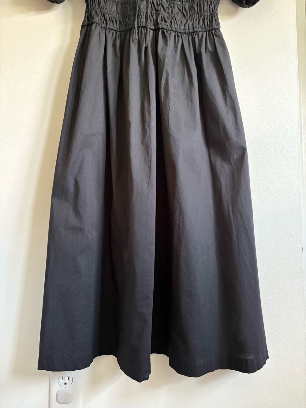 Old Navy Fit & Flare Puff-Sleeve Midi Dress in Black - Picture 5 of 8